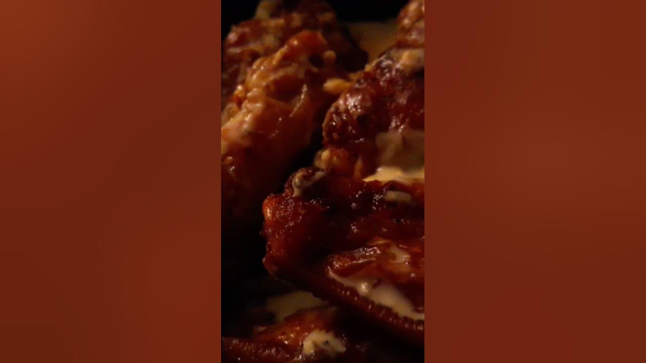 my-first-time-trying-little-caesars-garlic-parmesan-wings-youtube