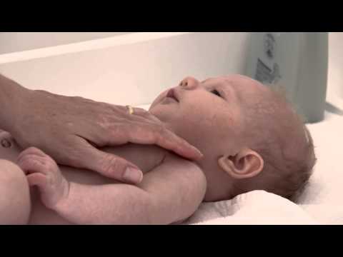 Video: Babymassage: Fördelar, När Man Ska Börja, Massagetekniker Med Mera