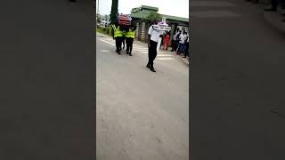 Sumajkt wakiaga mwili wa askari mwenzao