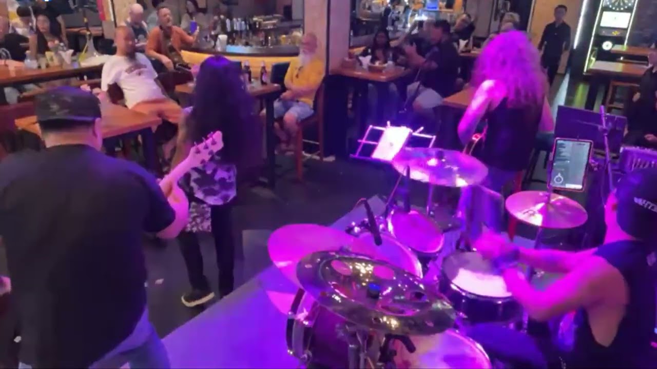 Live Band Ketsup Toxicity (cover) - Performance in Saigon Bui Vien Night walking street