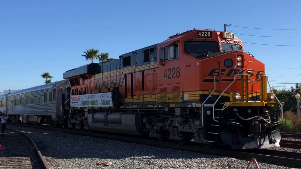 Justin Trackside - Railfanning Fullerton feat. the BNSF Christmas Train 12/15/19