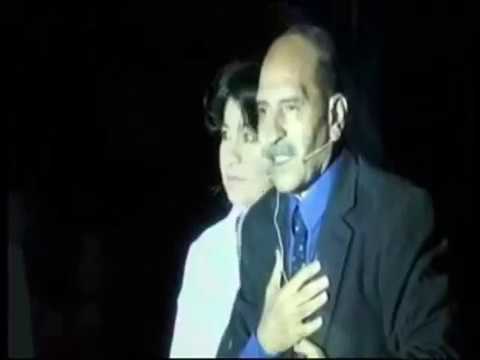 مشهد مؤثر من مسرحية آلبوم الصور