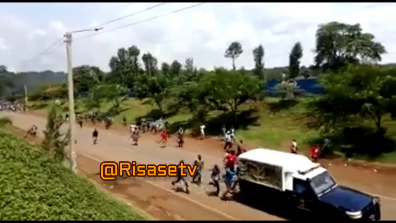 MERU UNIVERSITY STUDENTS WENT ON STRIKE ,STOLE POLICE VEHICLE AND TURNED SIREN ON AROUND THE CAMPUS.