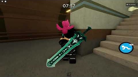 Beating Metro in Roblox Piggy While Only Crouching