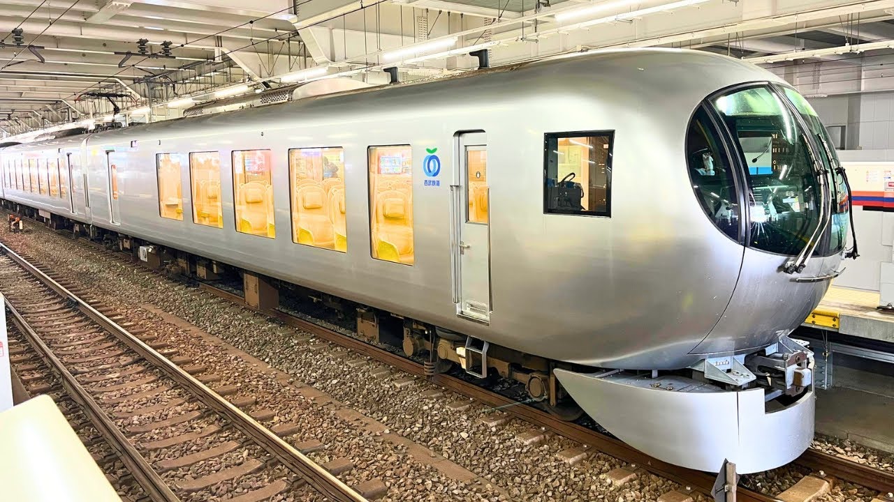 An All Silver Train that Looks Like A Spaceship!? We Rode Laview