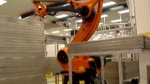 Solyndra Kuka Robots Loading Glass
