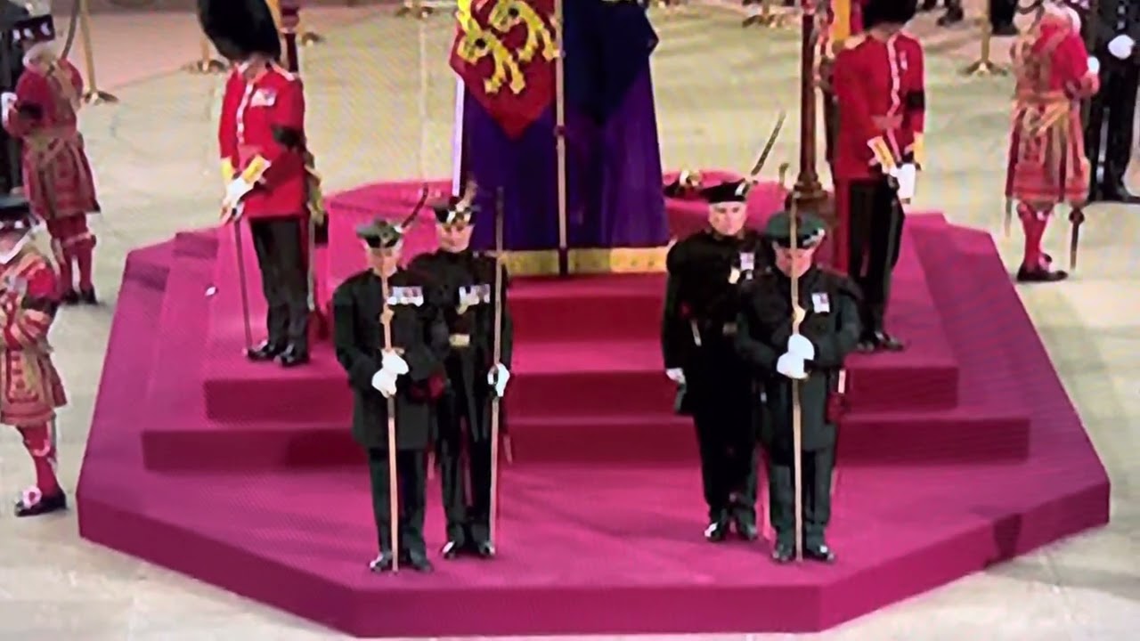 Queen’s guard collapses YouTube