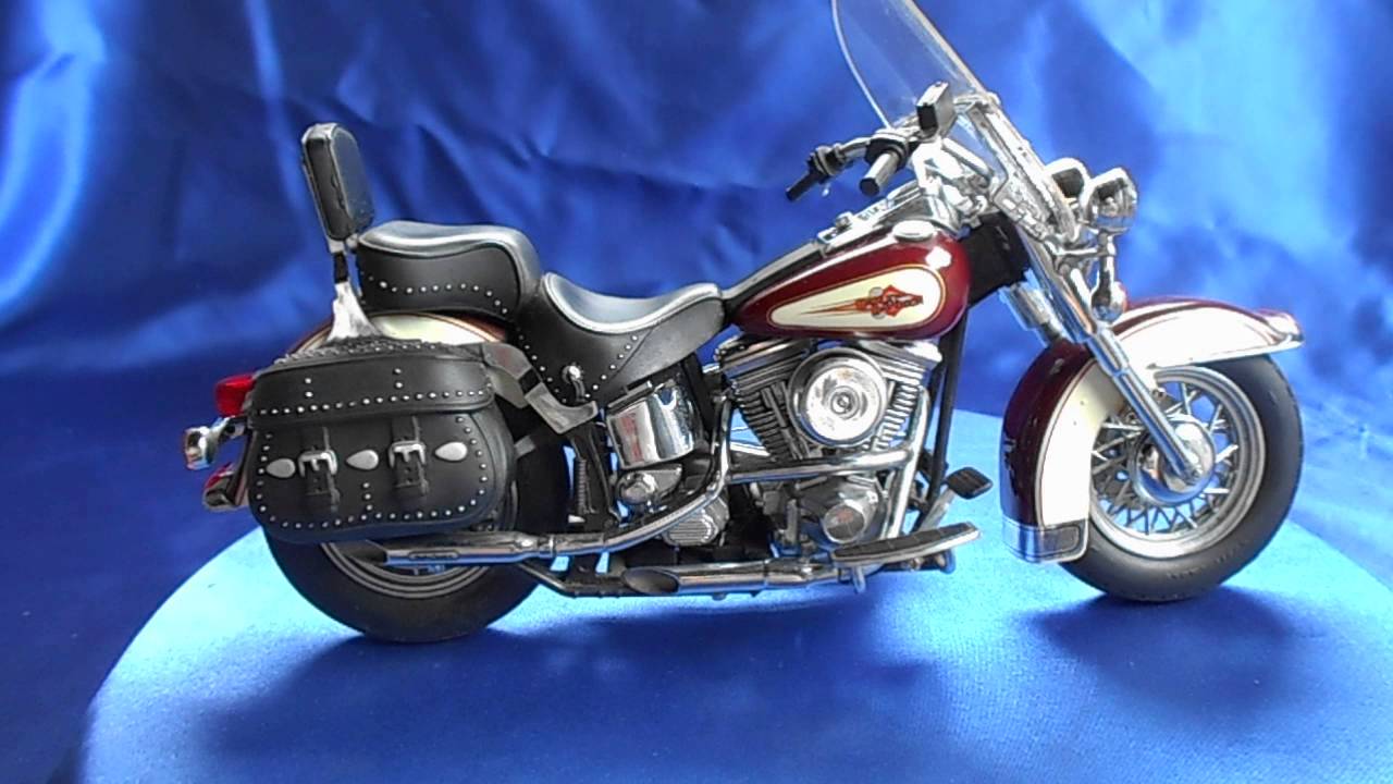  HARLEY DAVIDSON MOTORCYCLE  1 10 SCALE DIECAST MODEL 