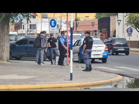 Hubo dos demorados por disturbios en plaza San Martín de Cutral Co