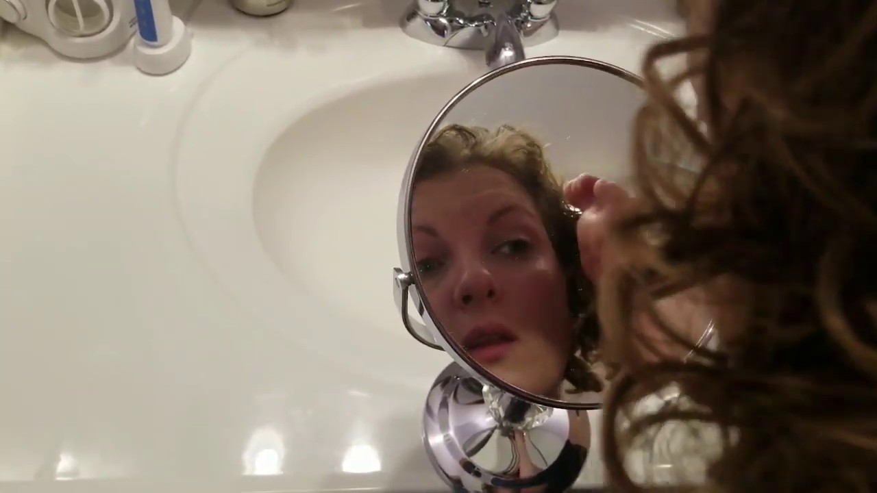 Makeup application Using Feet + Magnetic Lashes !