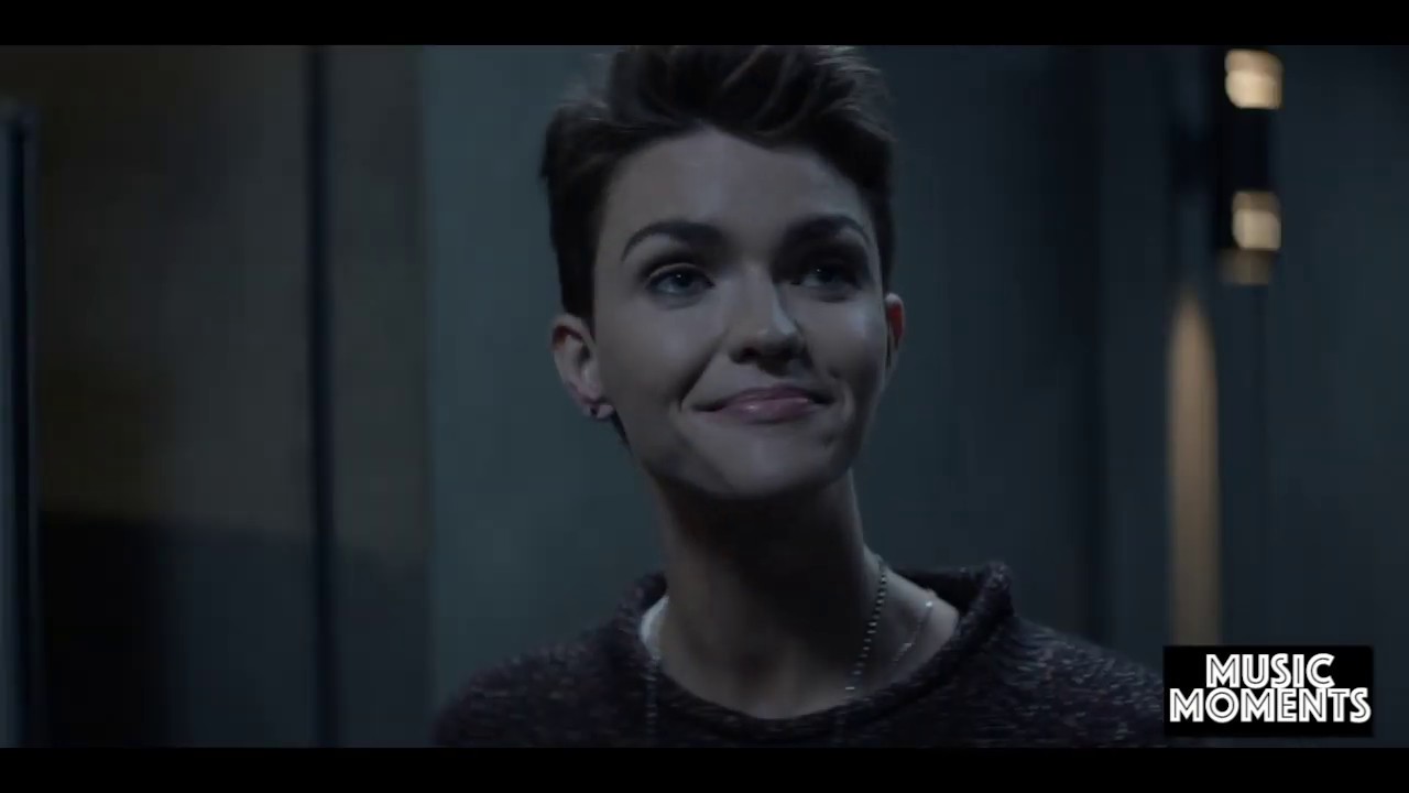Batwoman 1x01 Music Moment Ruelle Slip Away YouTube