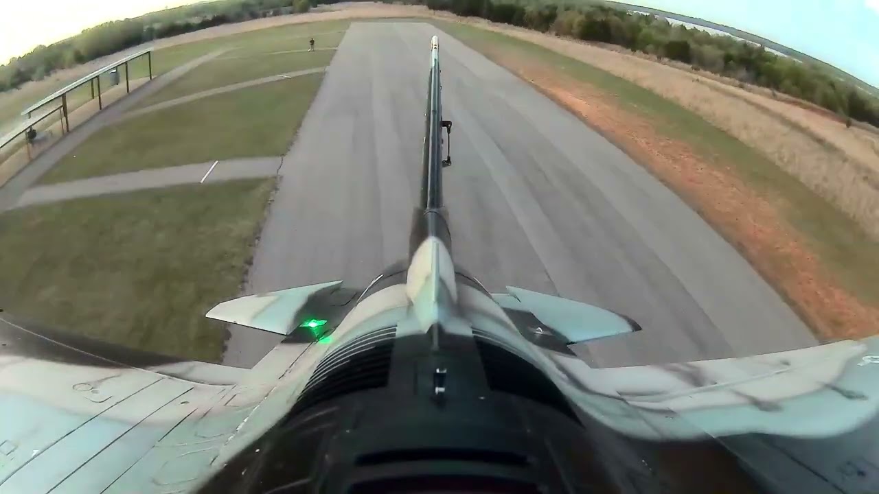 HSD JETS F16 Front gear failure on landing