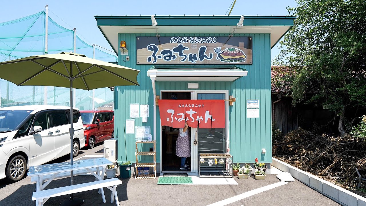 ６０歳で開業！ 7席で1日３０枚のお好み焼きを売る鉄板女将がスゴい丨Japanese Street Food