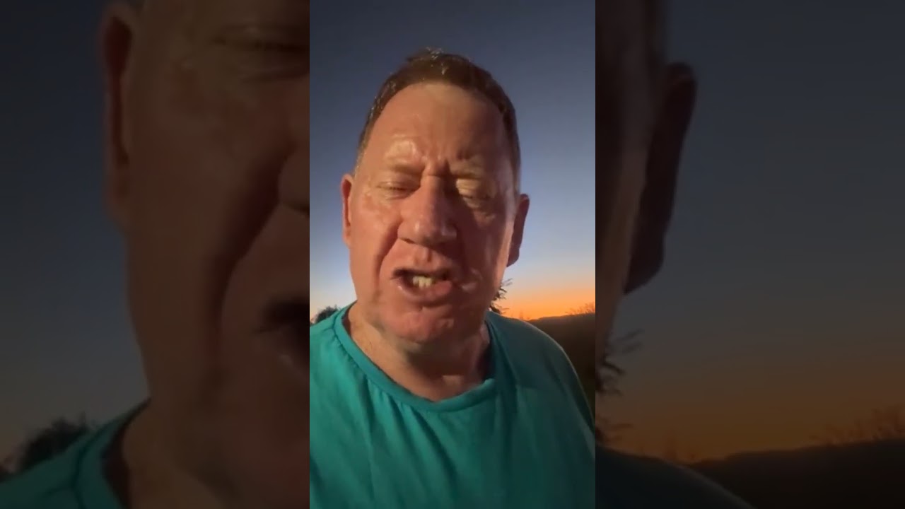 Bek  en klouseer...stilbly is NIE die antwoord nie