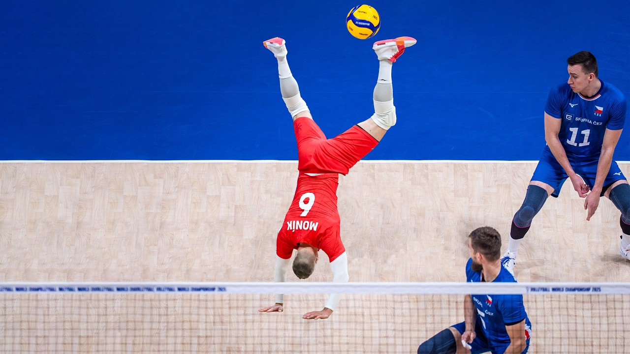 25 Crazy Volleyball Saves That Shocked the World !!!