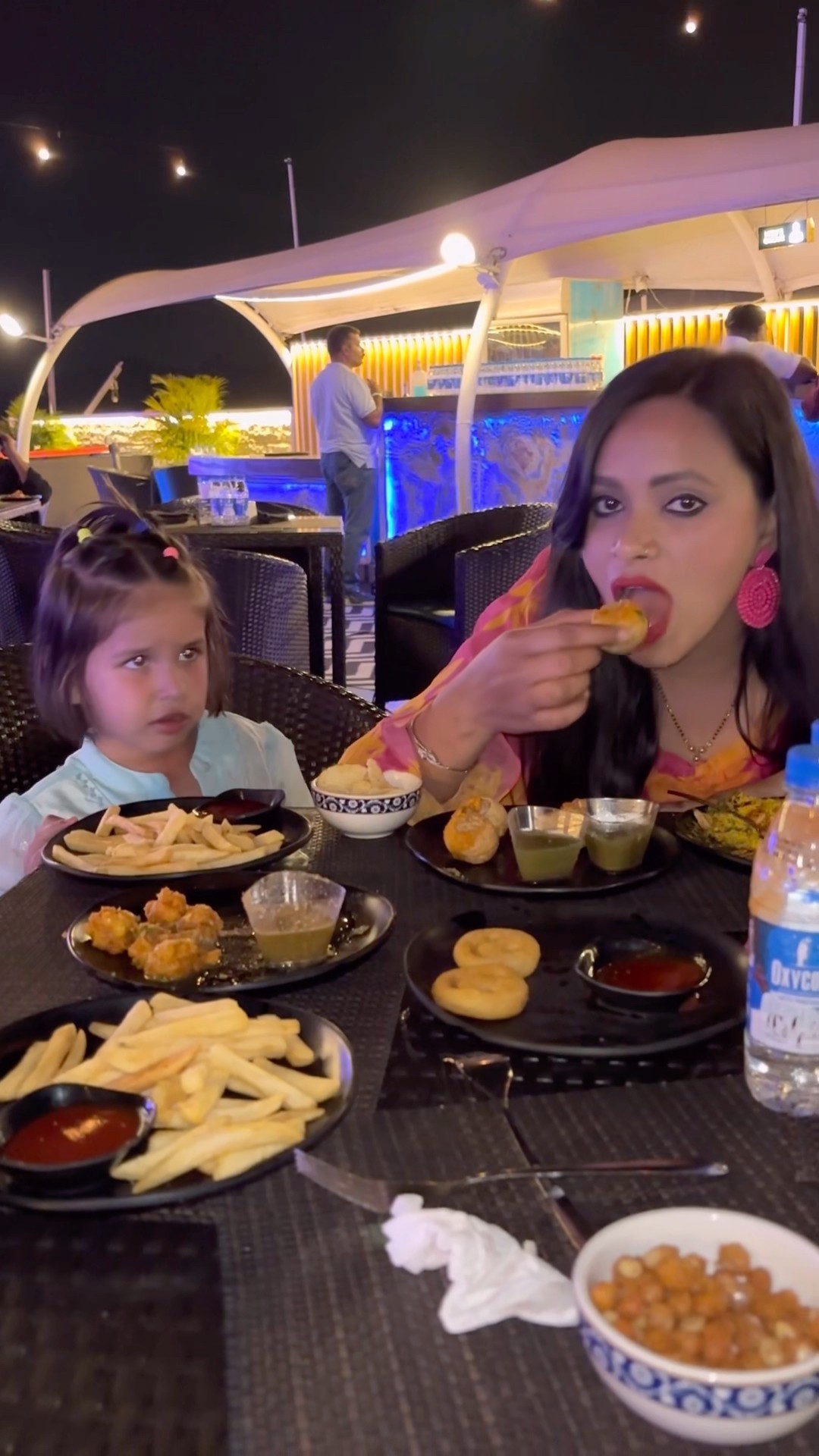 Vedika ne mumma ki sari panipuri kha li?? #shorts
