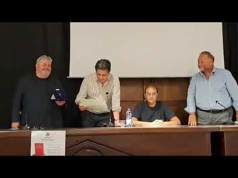 Francesco Pira socio onorario del Circolo della Stampa della Locride: il momento della premiazione