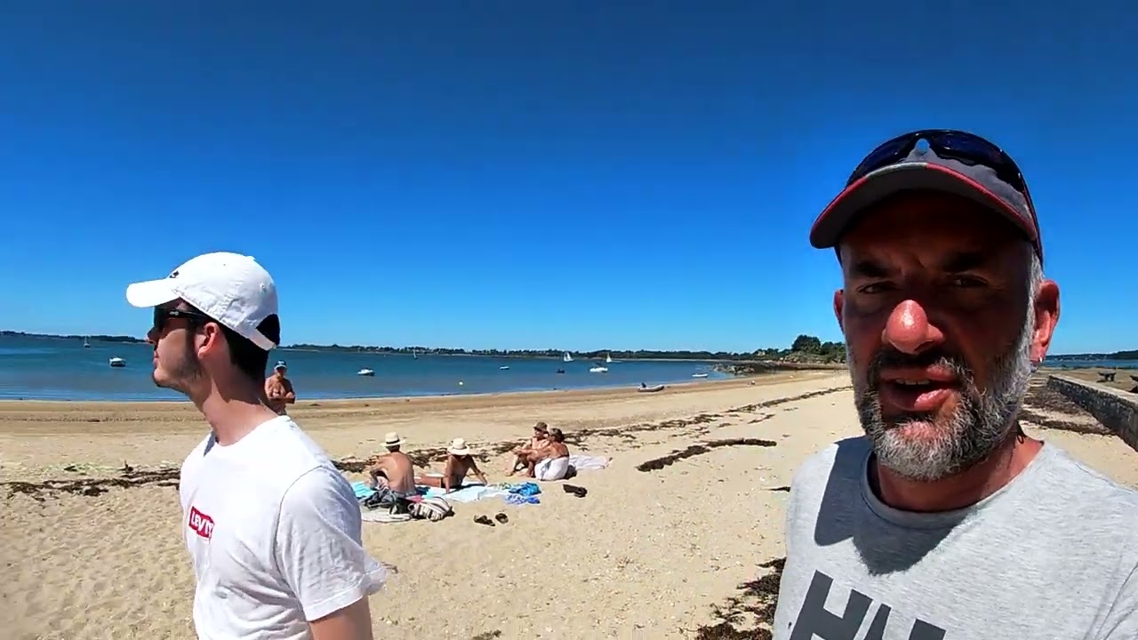 ⁣PERDU SUR UNE ILE SOUS LA CHALEUR