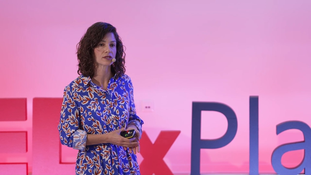 Στο ίδιο καζάνι βράζουμε; | Στέλλα Κάσδαγλη | TEDxPlaka