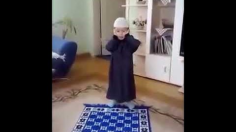 سورة الفاتحة. إبداع طفل صغير؛ ما شاء الله تبارك الرحمن.