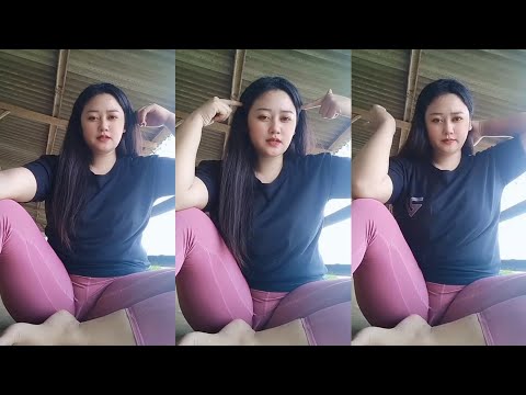 Bunda cantik duduk manis indah di lihat