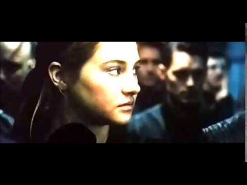 Divergent-Tris & Tobias hold hands-scene