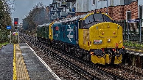 Class 37 + 975 | 37418 + 975025 | Loram Rail | Mega Thrash and Smoke | Maidstone Barracks | 22/03/23