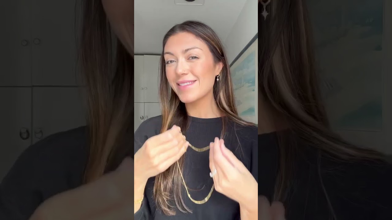 This initial necklace is my new fav accessory✨ 