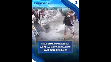 Emak-emak Ngamuk Siram Air ke Mahasiswa Bakar Ban Saat Demo di Pinrang
