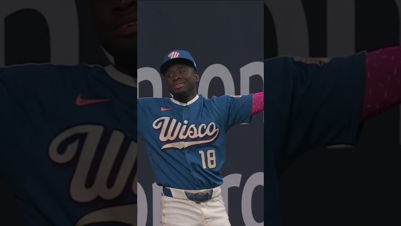 LUIS LARA TAKES A HOME RUN AWAY! 🤯