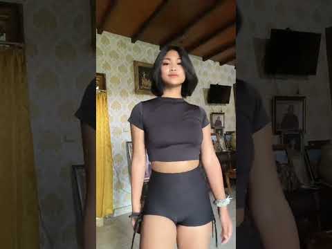 jelas ada belahan dibawah. #shorts #jilbab #jilboobs #short #goyangtiktok #viral #viralshorts #video