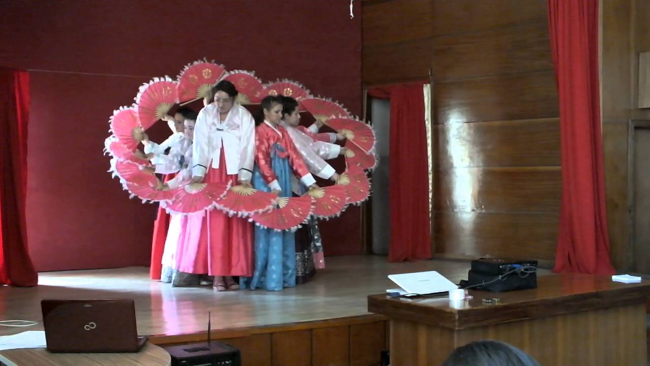 Fan dance / Day of Korean culture, Sofia, 2015 YouTube