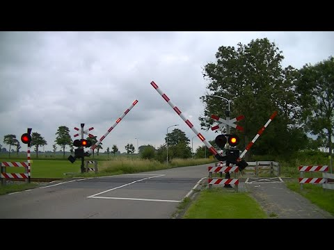 Spoorwegovergang Winsum // Dutch railroad crossing