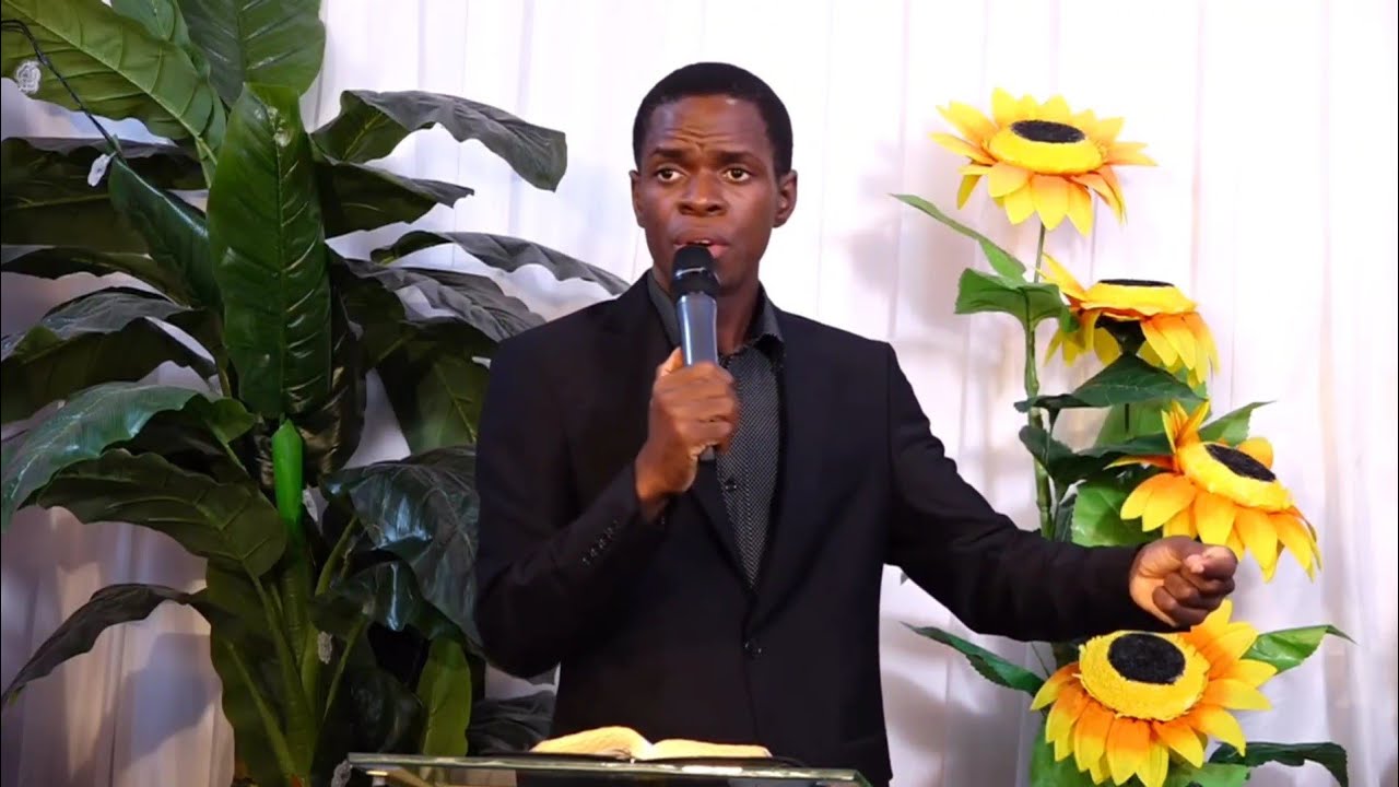 Tofauti kati ya Kiburi na Unyenyekevu by Innocent Morris