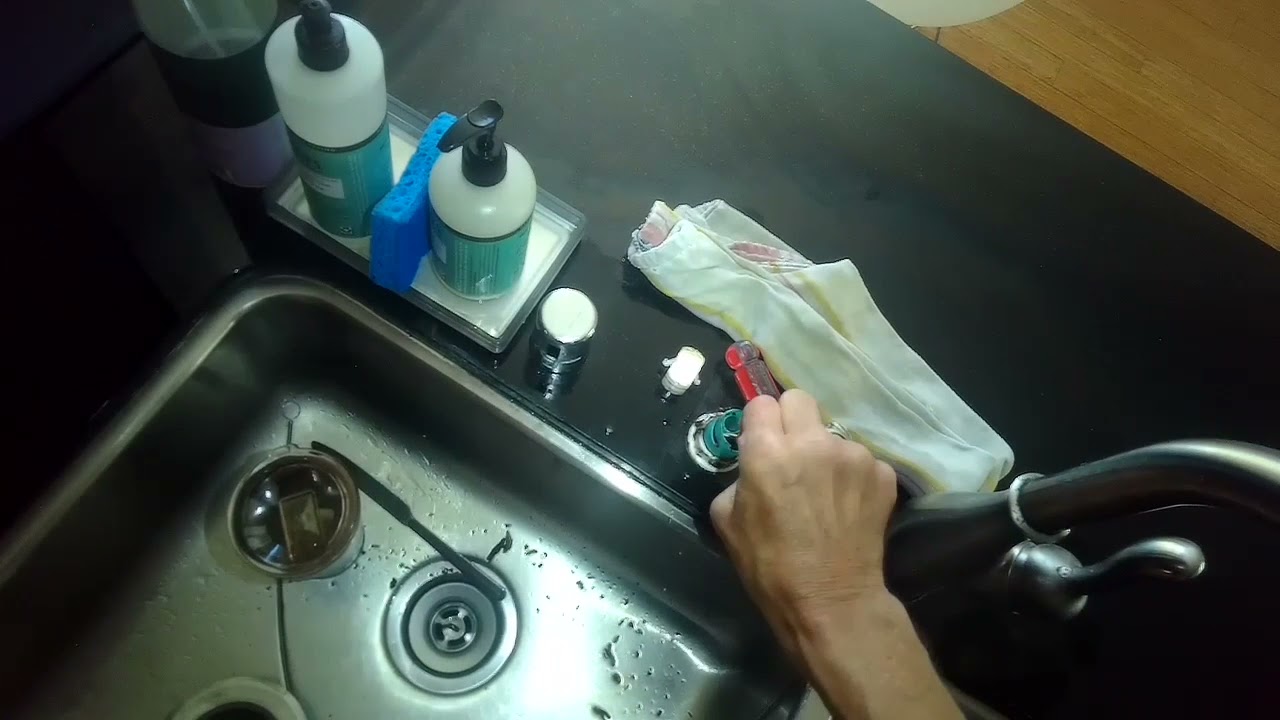 mutfak tezgahı altında su kaçağı senaryosu