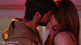 Urvashirautela's hot kissing scene