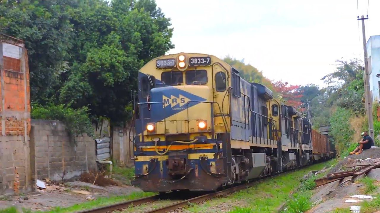 Trens passando CHUTADOS na Linha do Centro - Máquinas antigas acelerando e minério em formação rara