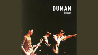 Miniatura de vídeo de "Duman - Senin Gibi (Live At Bostancı Gösteri Merkezi, İstanbul / 2003)"