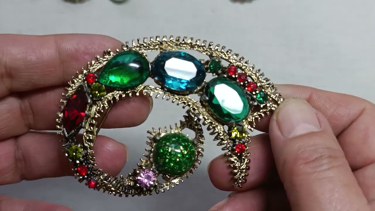 66. Винтажные украшения: броши, серьги, колье, бусы, подвески. 21.02.2026г.