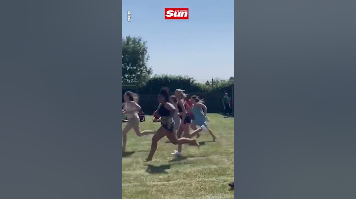 Hilarious moment mum faceplants and then moons at school sports day race #Shorts