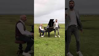 On Viens De Tourner Au Mont Saint Michel