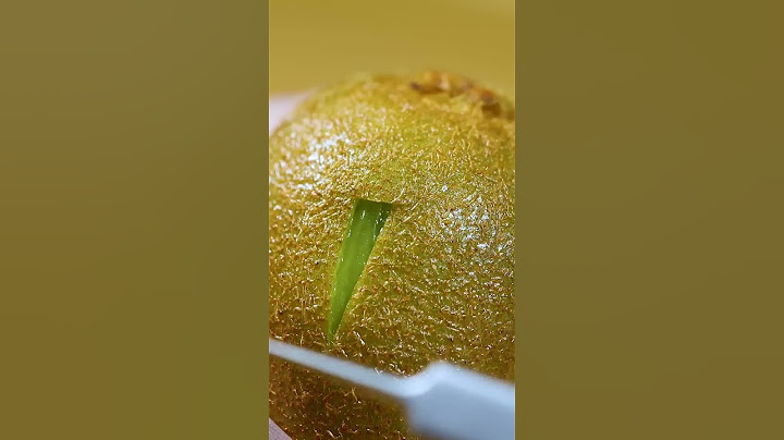 HOW TO PEEL KIWI LIKE A PRO? #asmr #asmrvideo #asmrfood #asmrsounds #foodporn #fruit #kiwi