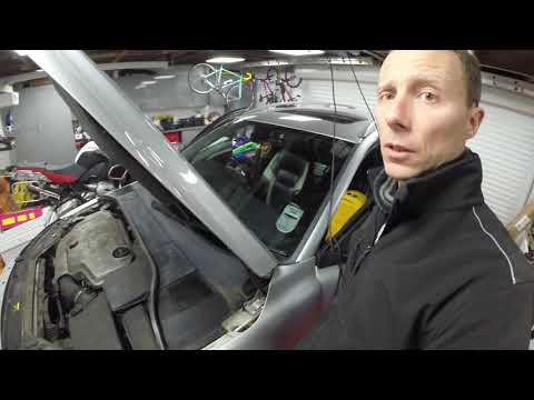Volvo V70 Engine Compartment Fuse Box - How to access lower layer