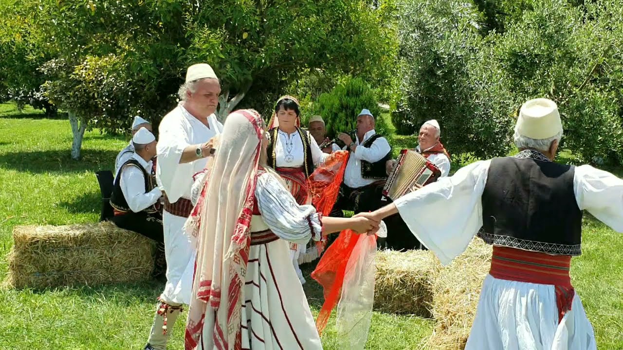 SOFRA MYZEQARE (ALBUMI X) GRUPİ SAZEVE MYZEQEJA IDEATOR KOREOGRAF AGRON SİNANİ & TOM BALİ