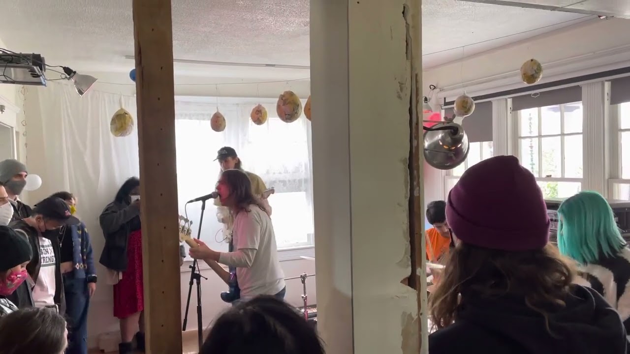 Glitterer “Little Backward Glance” Live