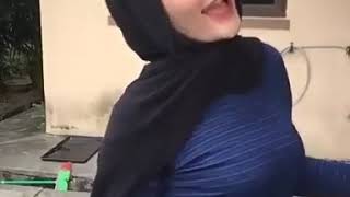 HOT!! Goyang hot jilbab pamer tok3t bikin salfok