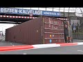 12.04.2019 - VN24 - Container-LKW war zu hoch für Bahnbrücke - Bergungsarbeiten durch Spezialisten