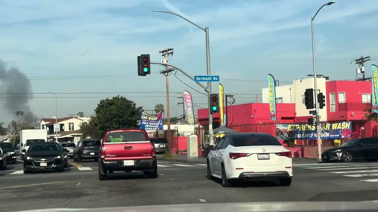 Aquí en la famosa Figueroa viendo 👀 el movimiento en Los Ángeles California 
