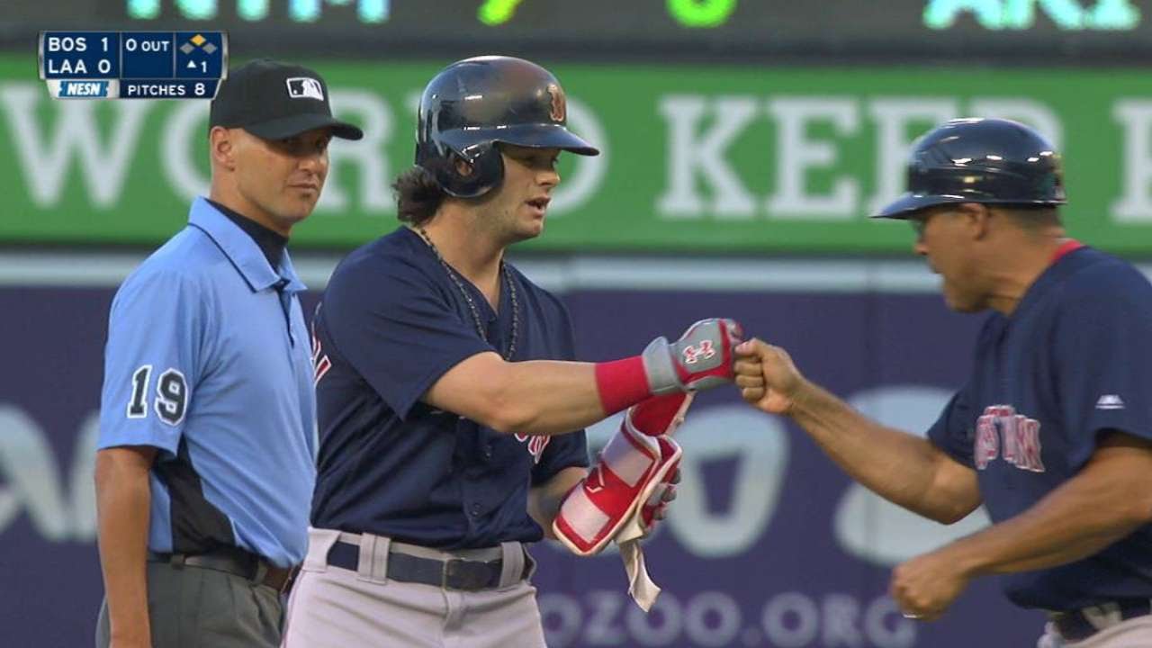 BOS@LAA: Benintendi scores Betts with a single