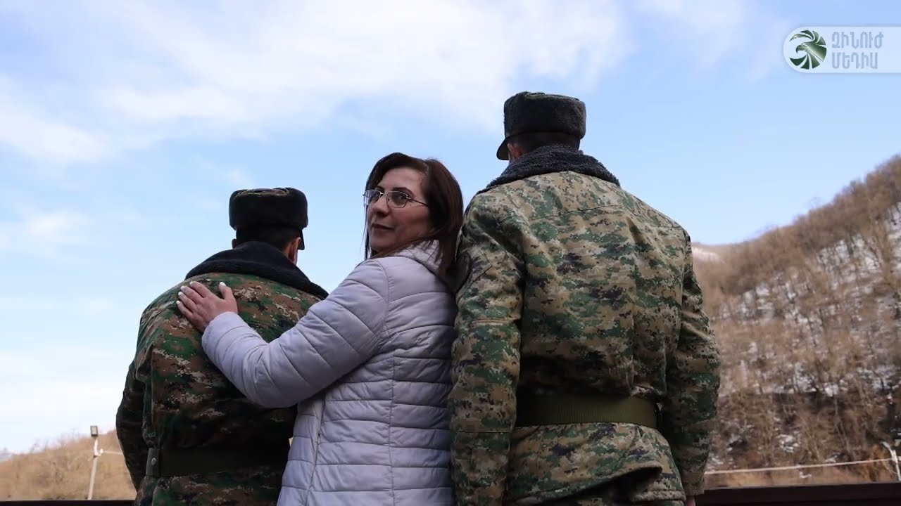 Տղաները չգիտեին որ այսօր ճաշը իրենց մայրիկն է մատուցելու